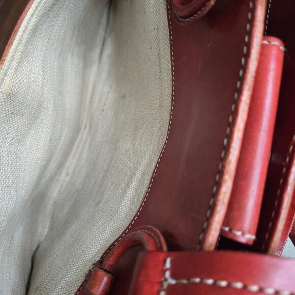 Red leather shoulder bag is most likely a vintage Fossil - Picture 9 of 11